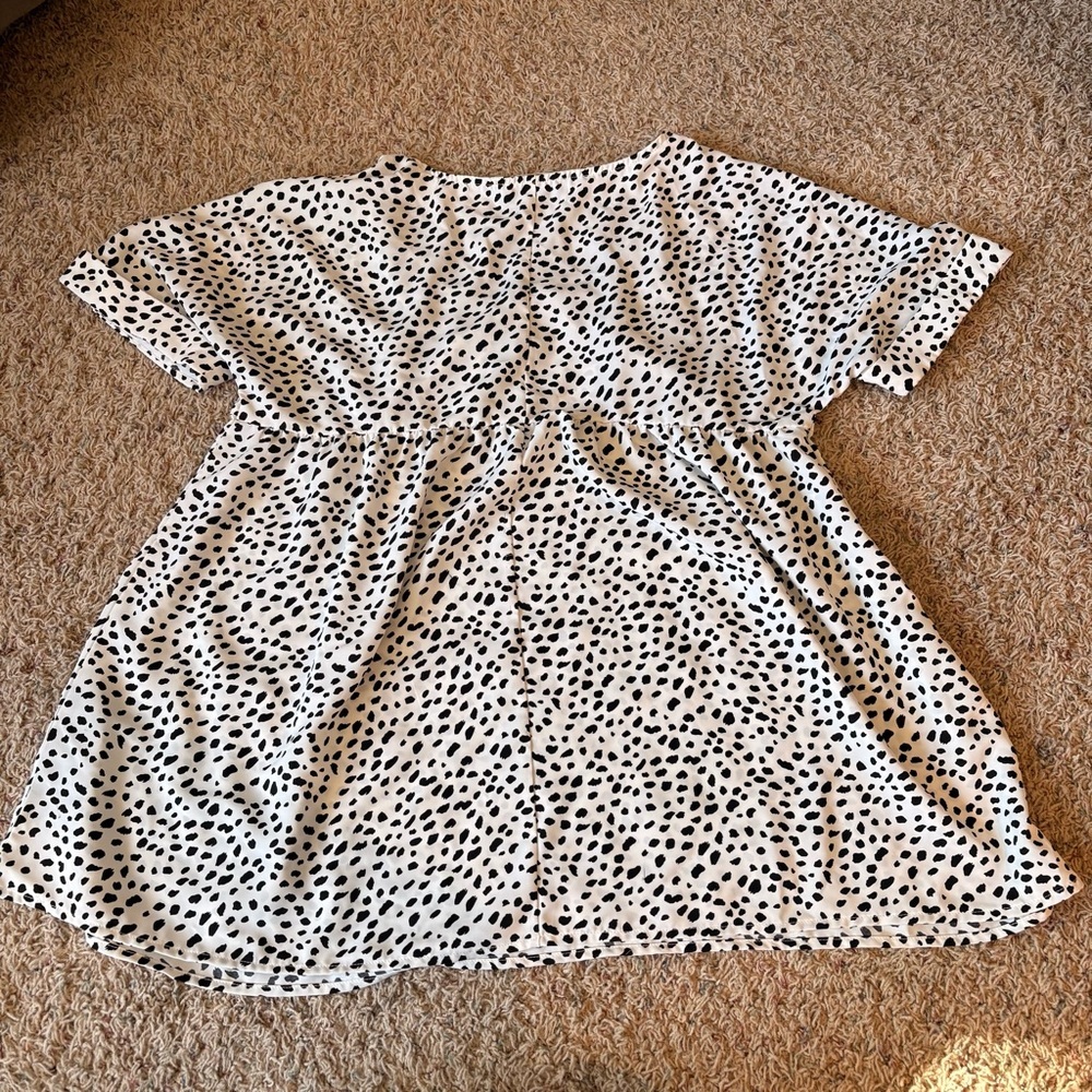 White and Black Animal Leopard Print Blouse - Women’s Size Small - Picture 2 of 6